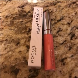 4/$15 Woosh beauty lip gloss - glam peach